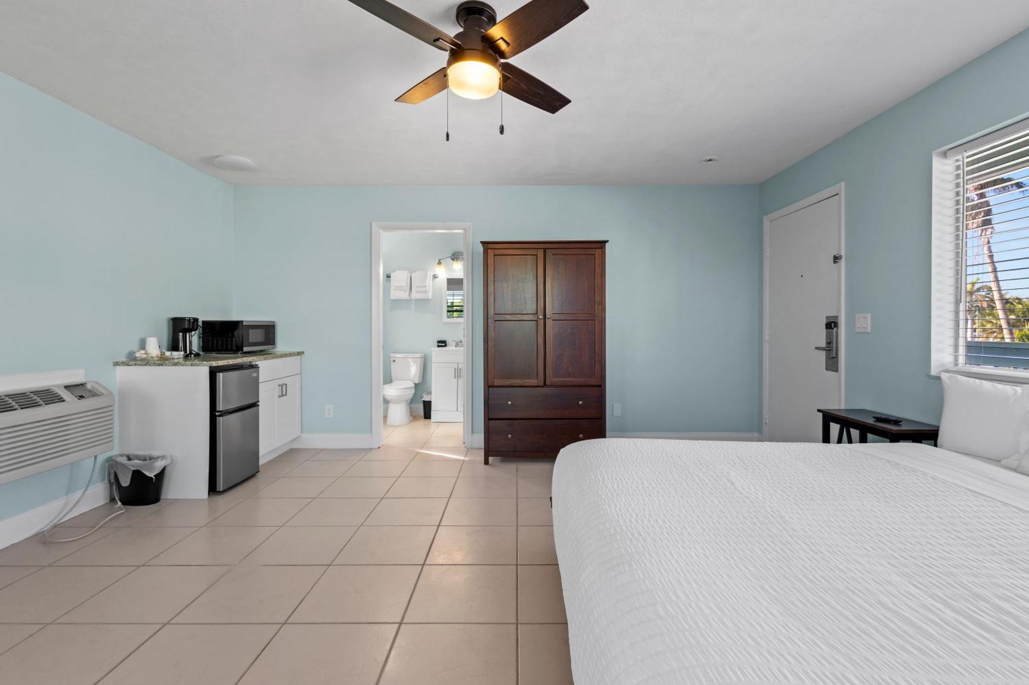 Partial Ocean View Hotel Room- King Bed #1 Fort Pierce Εξωτερικό φωτογραφία