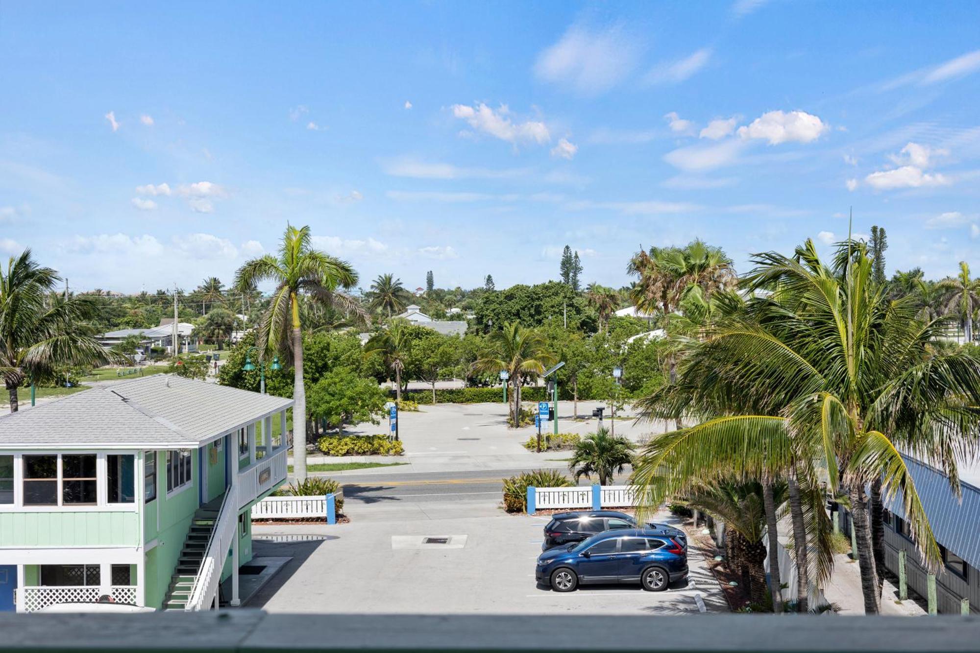 Partial Ocean View Hotel Room- King Bed #1 Fort Pierce Εξωτερικό φωτογραφία
