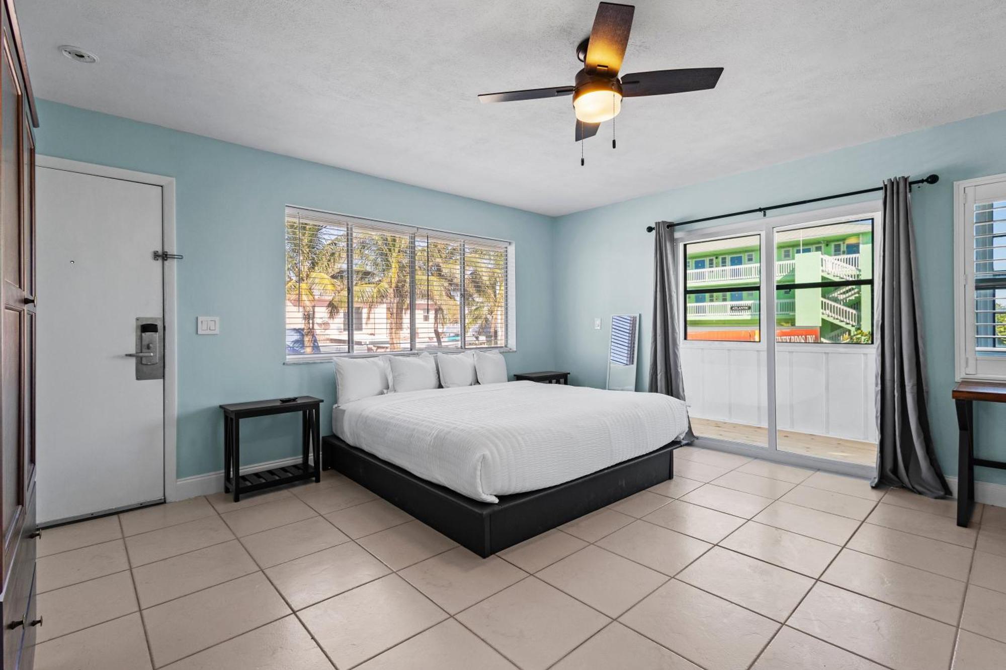 Partial Ocean View Hotel Room- King Bed #1 Fort Pierce Εξωτερικό φωτογραφία