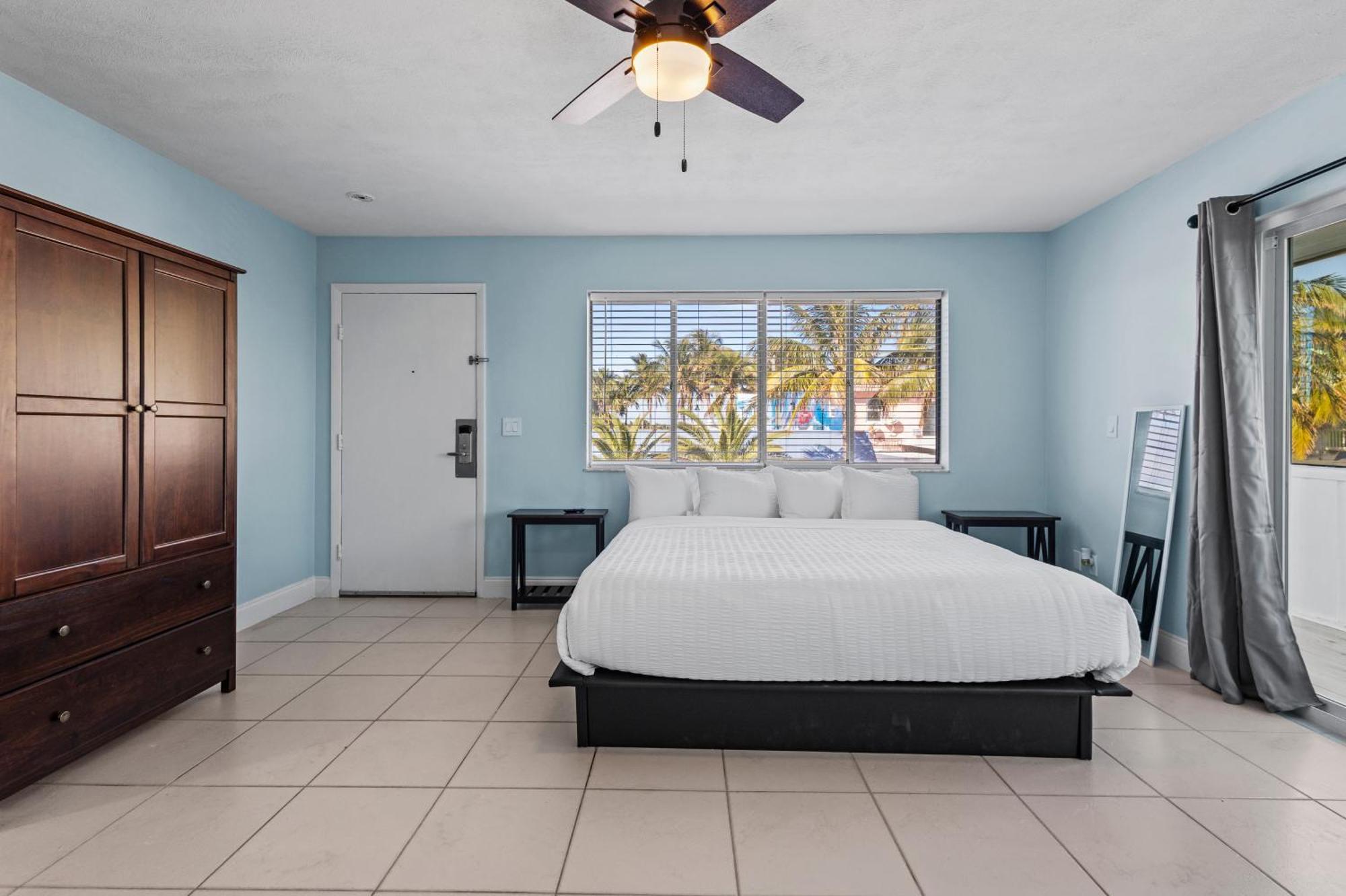 Partial Ocean View Hotel Room- King Bed #1 Fort Pierce Εξωτερικό φωτογραφία
